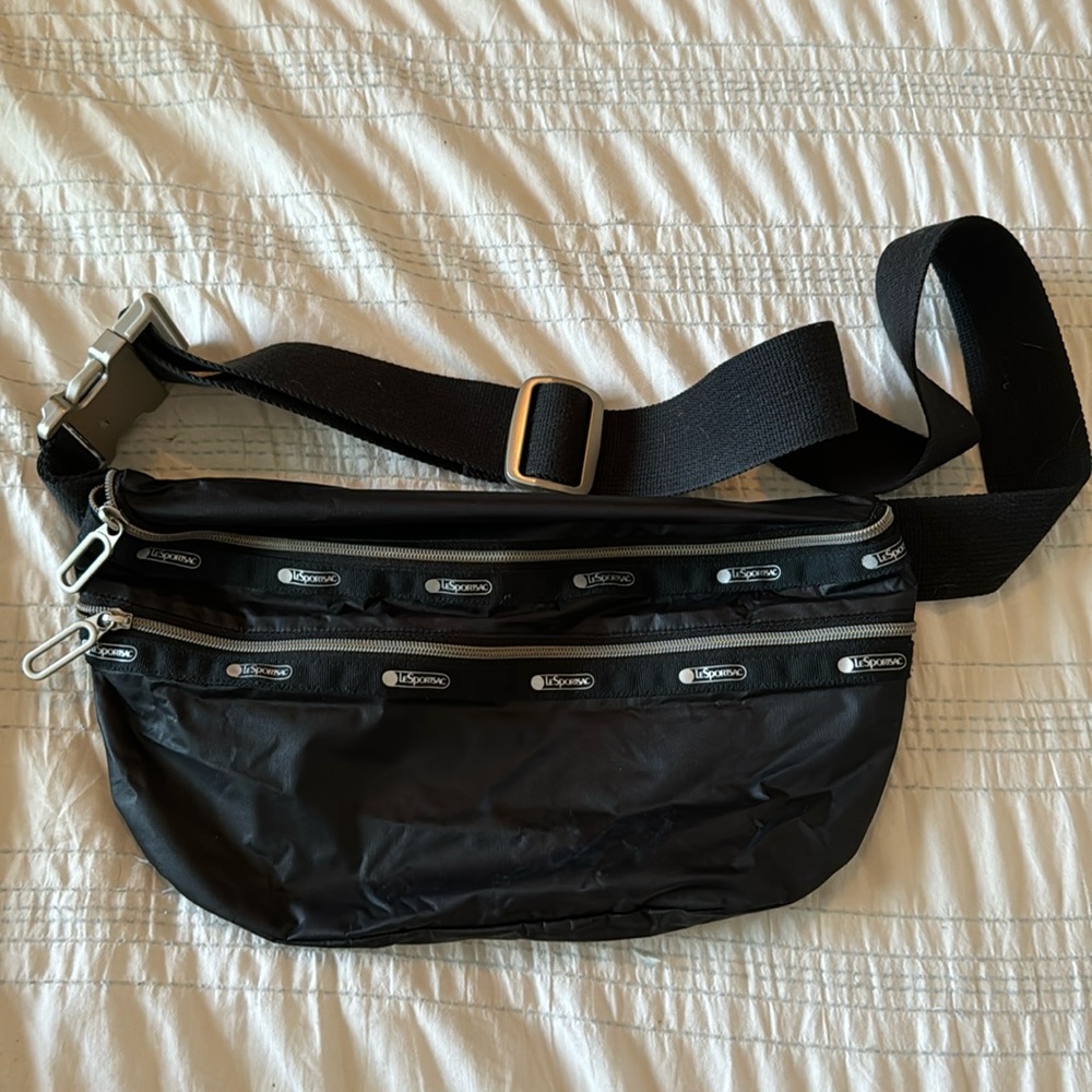 Like new Le Sportsac Essential pack.